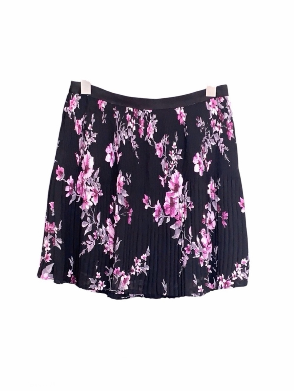 Forever 21 Black Pleated Floral Mini Skirt